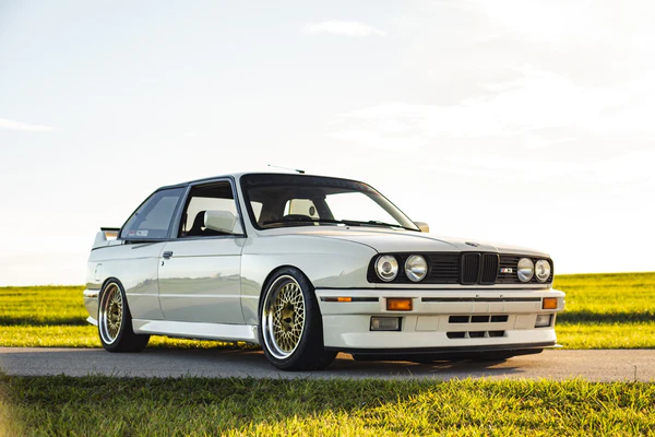 Lowered BMW E30